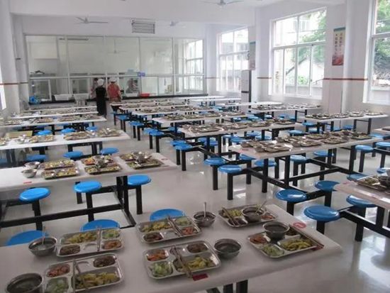 学校食堂